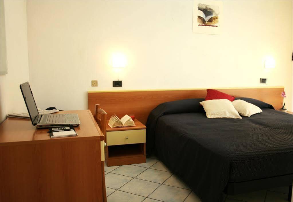 Residence Villa Dei Pini Rimini Exterior photo